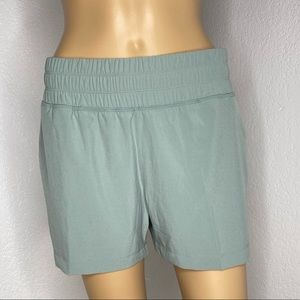 Free Fly Pull On Breeze Short Women’s Size L Green Haze 3.5” Inseam NWOT